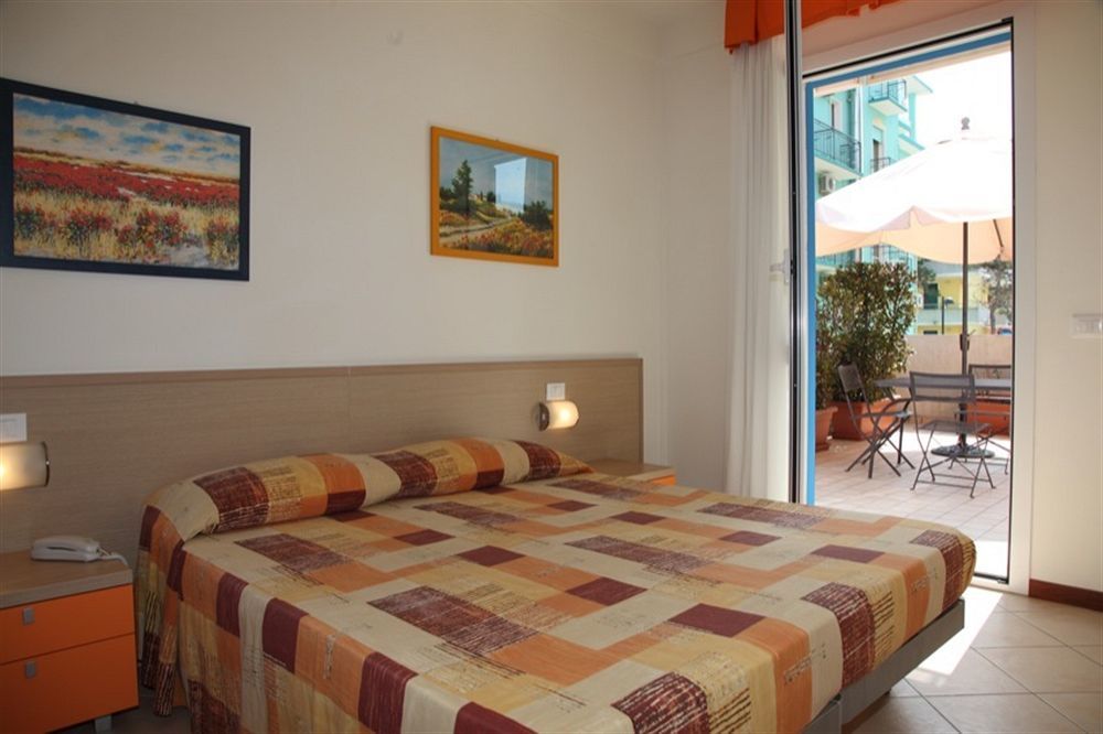 Aparthotel Gioia Caorle Buitenkant foto